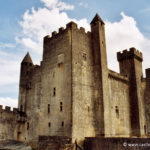 Chateau de Beynac - Le donjon vu de la cour intérieur